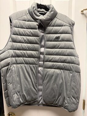 New Balance Men’s Light Gray Quilted Puffer Vest